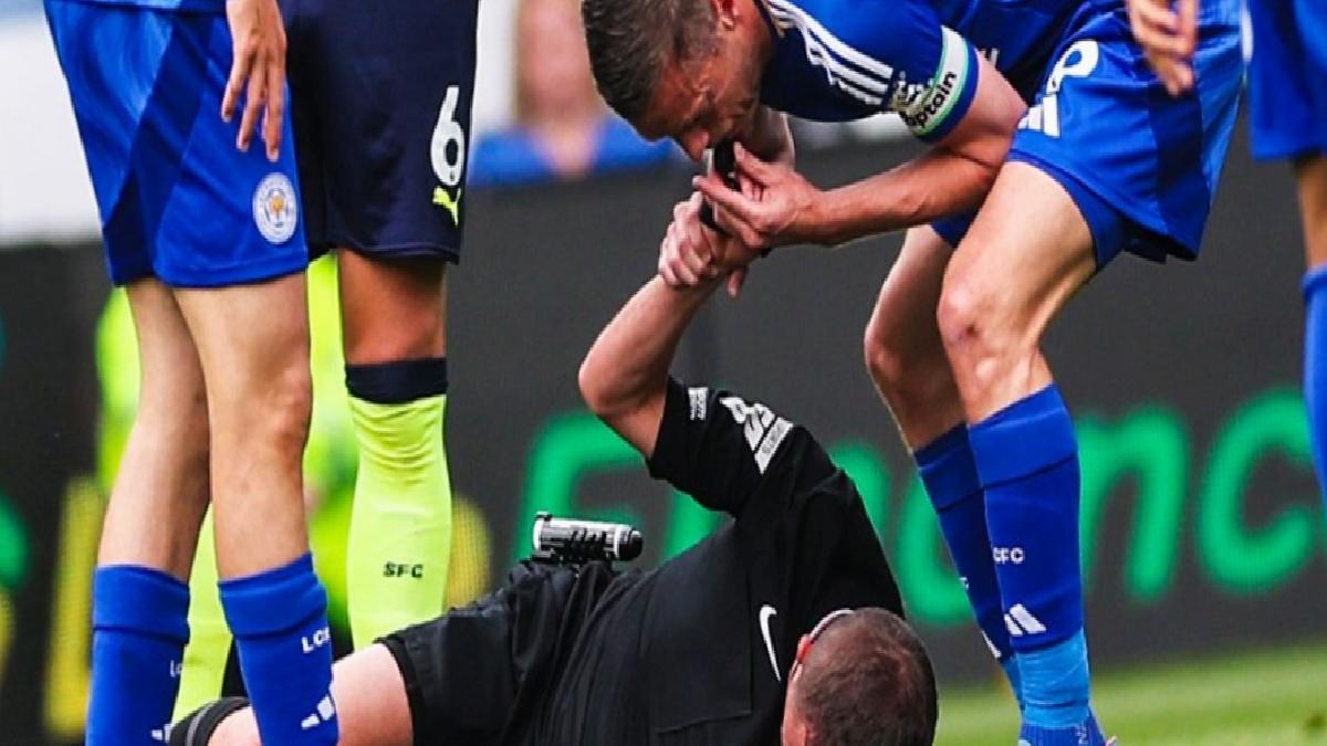 Jamie Vardy, hakemin düdüğünü çaldı