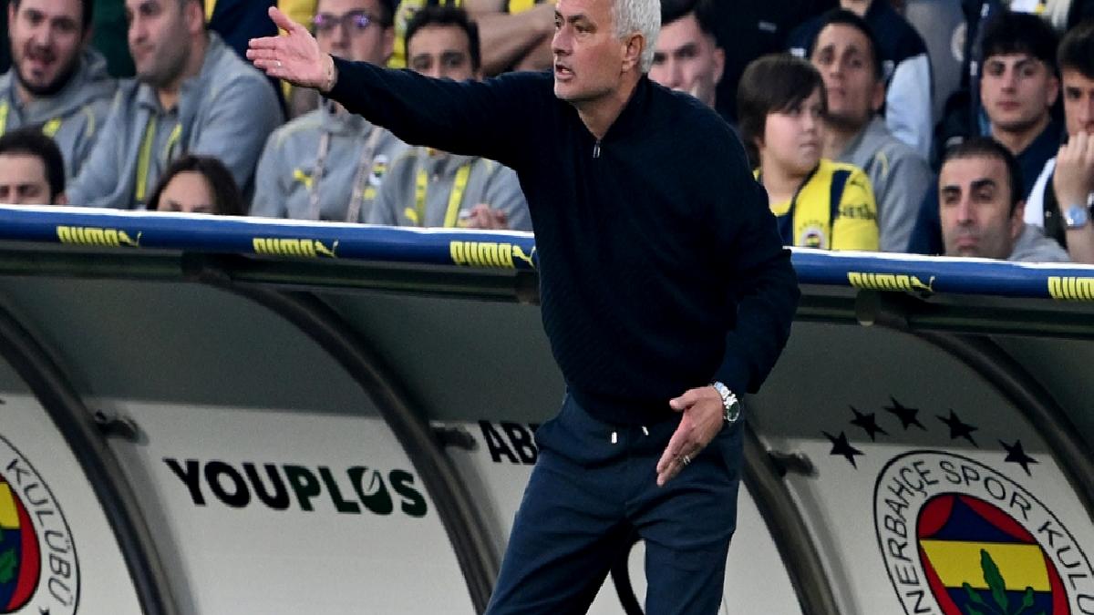 Jose Mourinho: 12 puan alsak da 0 alsak da ikinci bitireceğiz