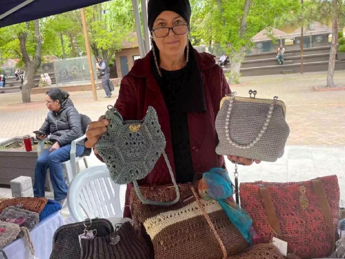 Kadriye Tutku, Hobi Olarak Başladığı Hasır Çanta Üretimini İnternetle Geliştiriyor