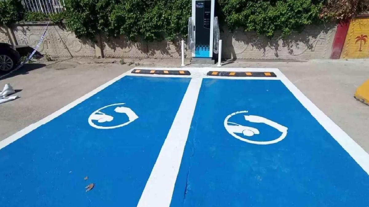 Kahta’da Birinci Elektrikli Araç Şarj İstasyonu Hizmete Girdi