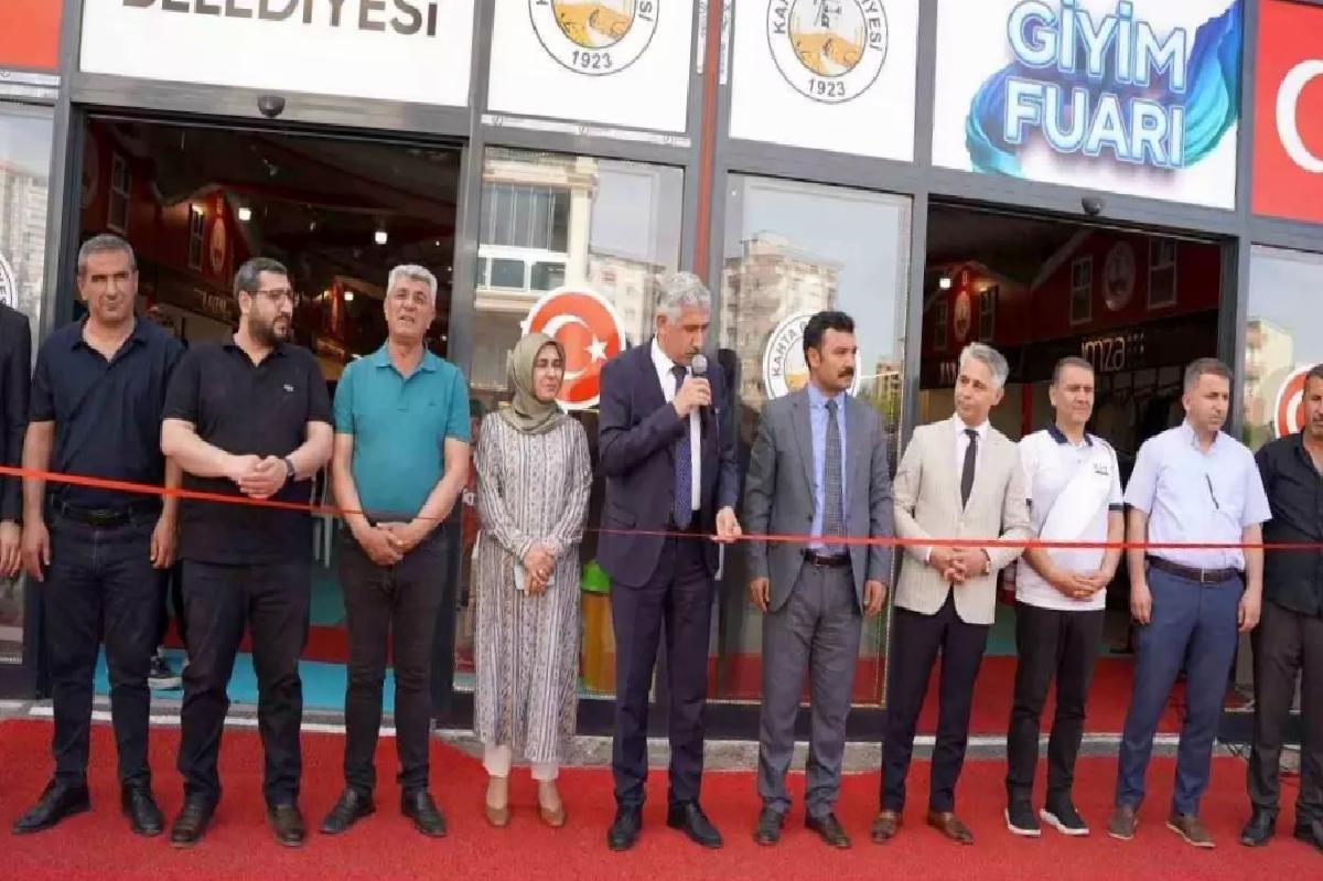 Kahta’da Ramazan Çarşısı’nda Giysi Fuarı Açıldı