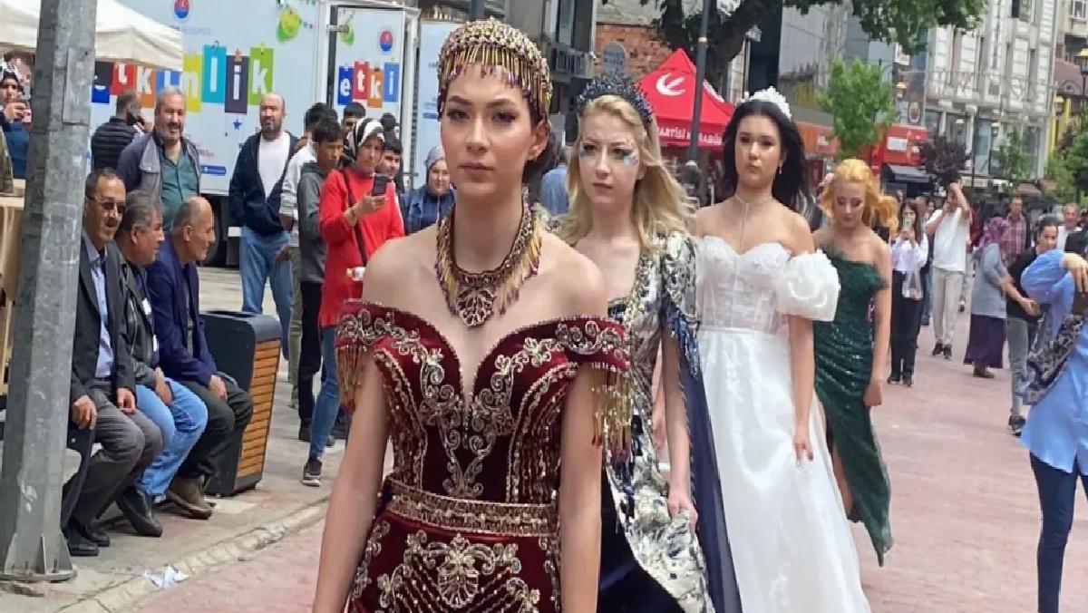 Karabük’te Kuaförler Şenliği Renkli İmajlarla Gerçekleşti