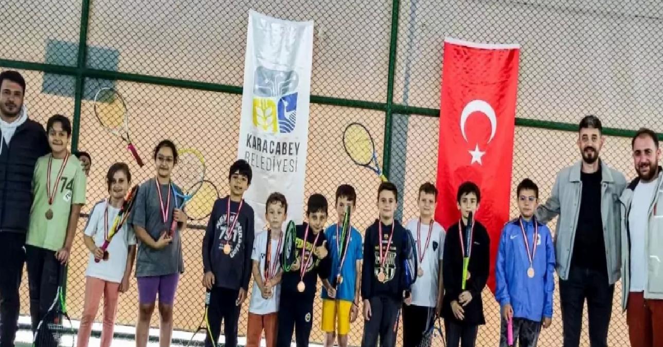 Karacabey Belediyesi’nden Minik Atletlere Tenis Turnuvası