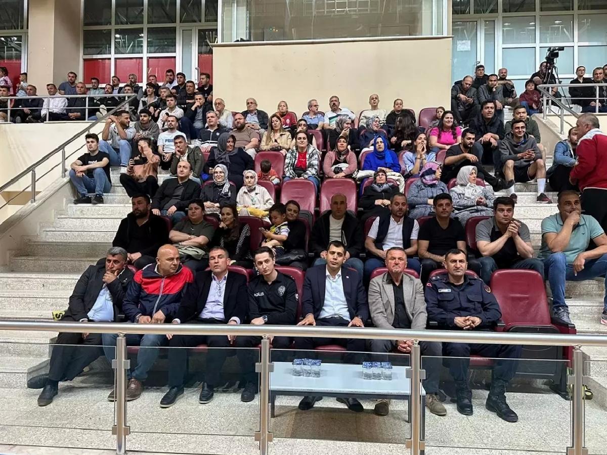 Kargı Voleybol Turnuvası’nın Şampiyonu Orman İşletme Müdürlüğü