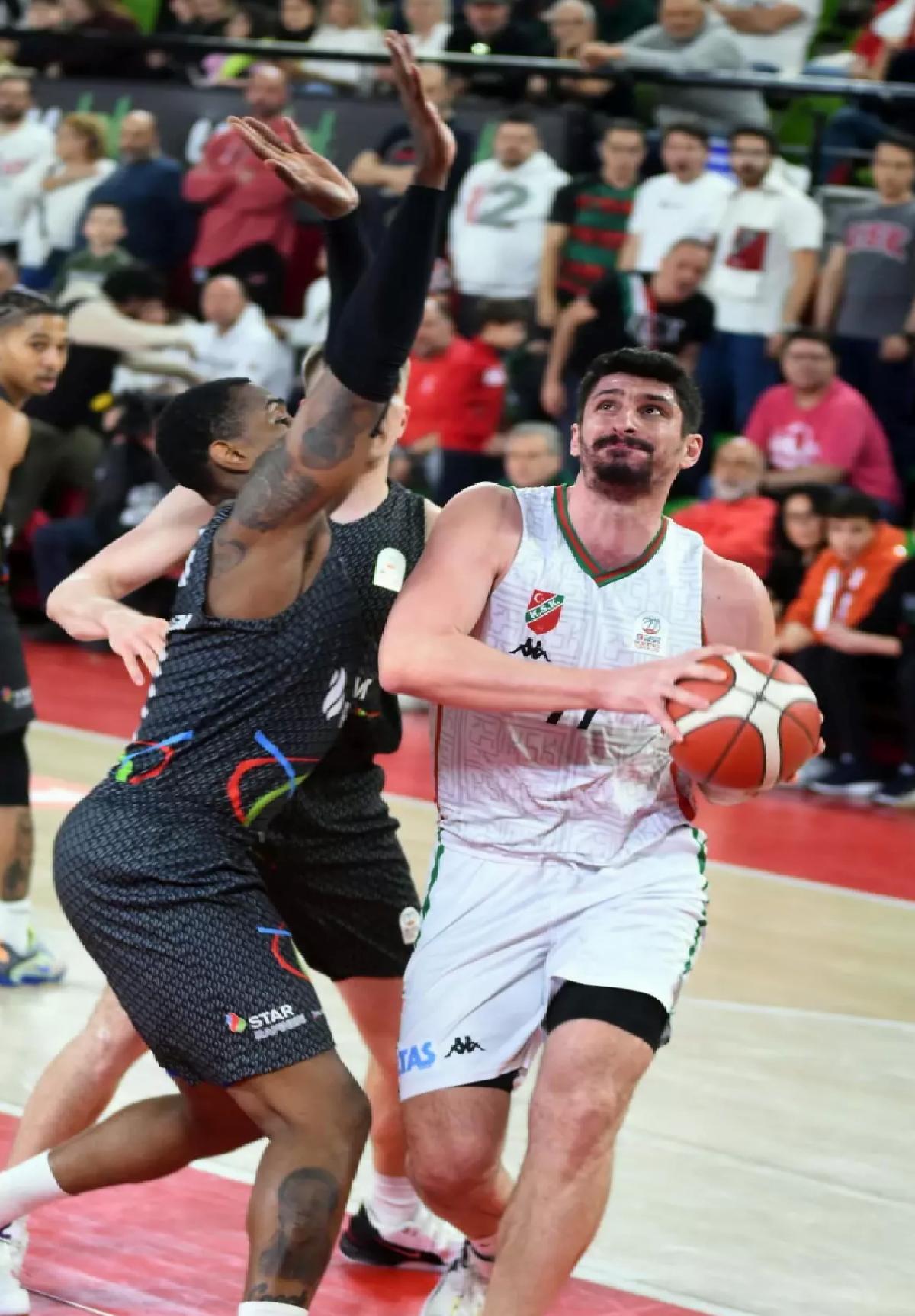 Karşıyaka Kümeyle Burun Buruna