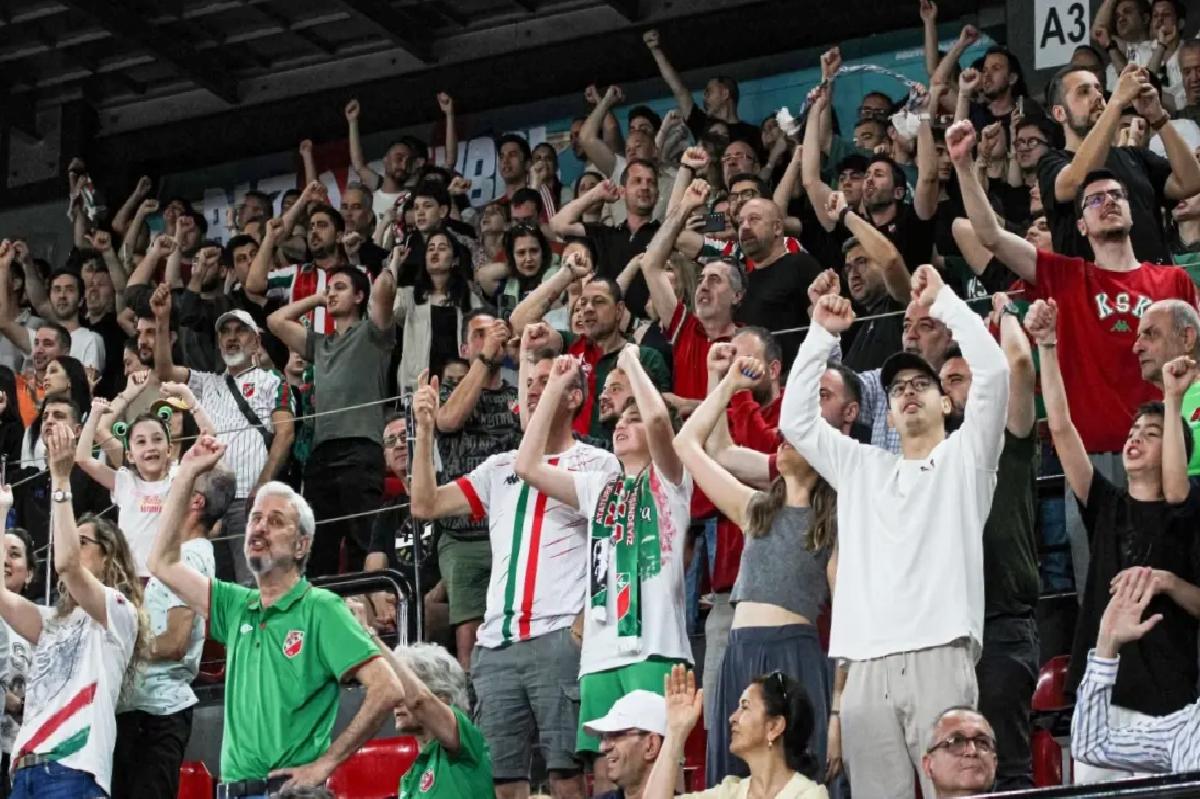 Karşıyaka Süper Lig’de Kaldı