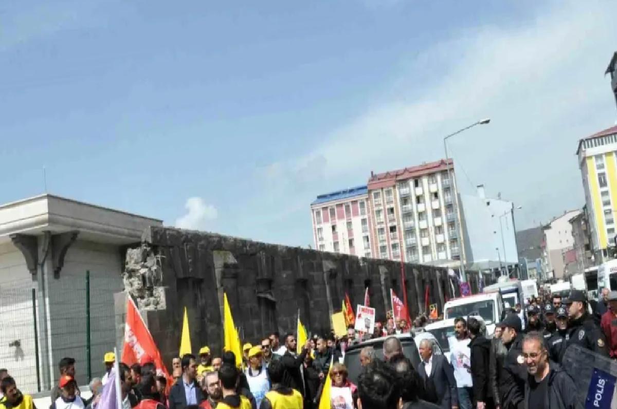 Kars’ta 1 Mayıs’da Polis ile Gerginlik