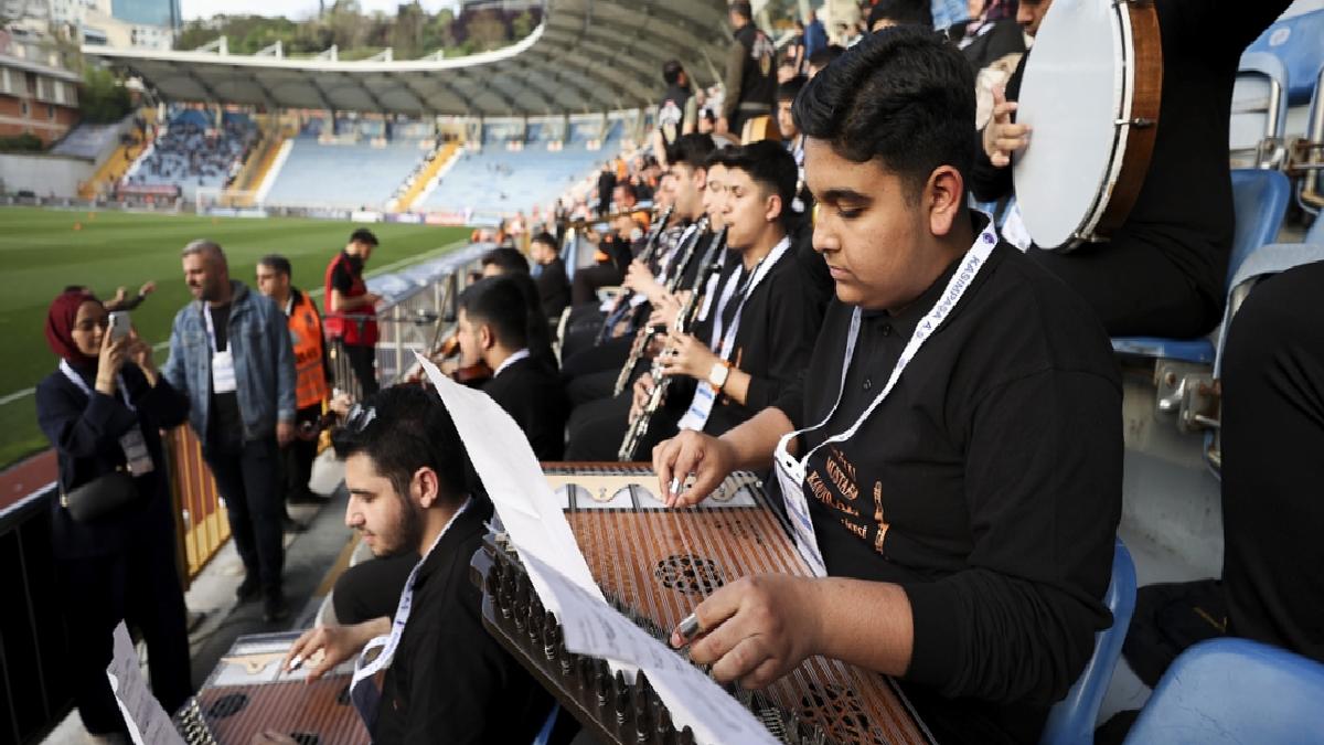 Kasımpaşa – Trabzonspor maçı öncesinde müzik aktifliği yapıldı