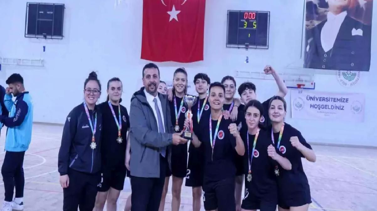 Kastamonu Üniversitesi Bayan Futsal Kadrosu Namağlup Şampiyon