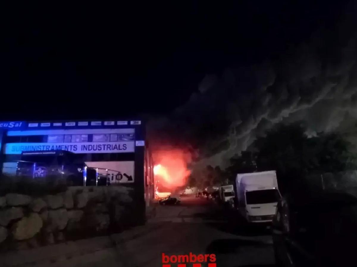 Katalonya’da Paklık Eserleri Deposunda Yangın: 160 Bin Bireye Dışarı Çıkmamaları Uyarısı