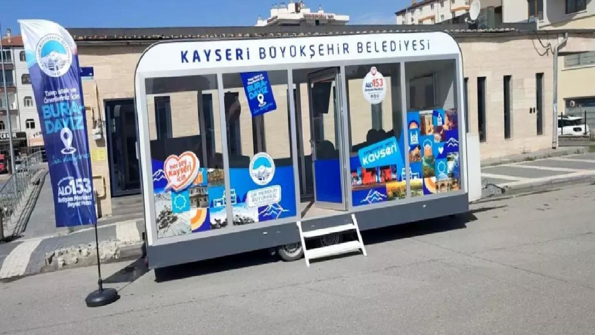 Kayseri Büyükşehir Belediyesi’nden Taşınabilir Beyaz Masa ile Vatandaşa Hizmet