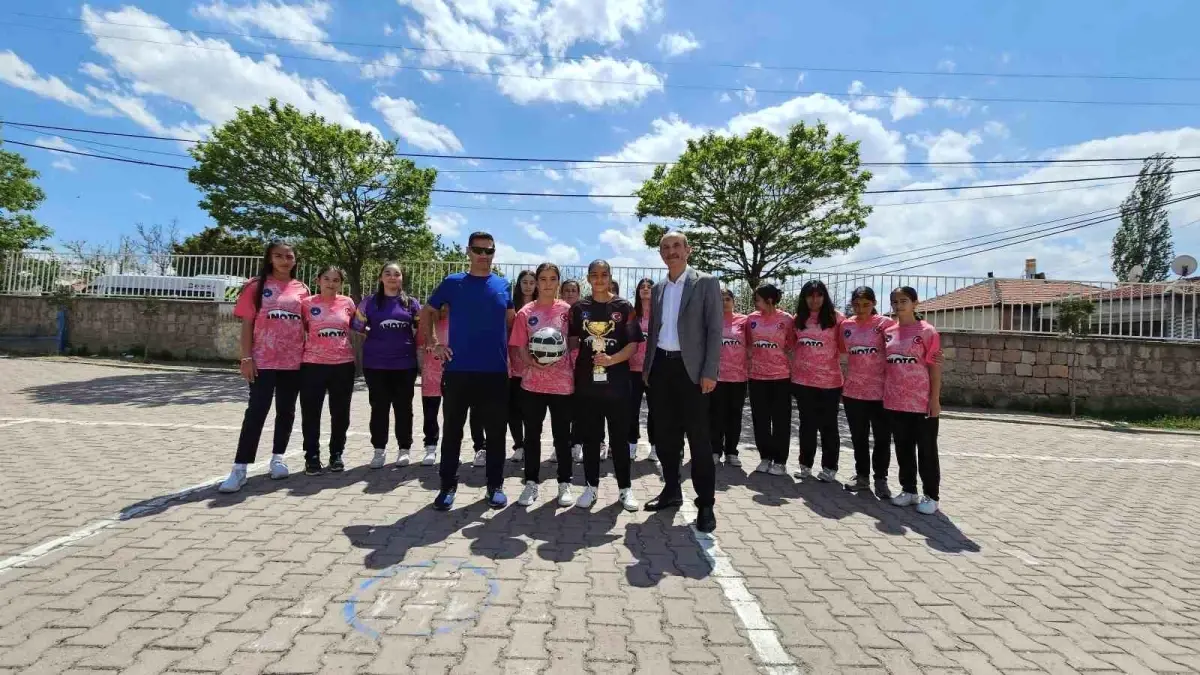 Kayseri Kız Futbol Kadrosu’nun Başarısı