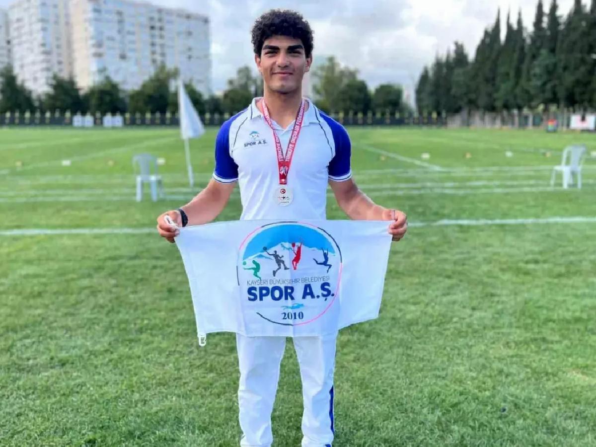 Kayseri Spor Kulübü’nden Kutay Tek, Okçuluk Türkiye İkincisi Oldu