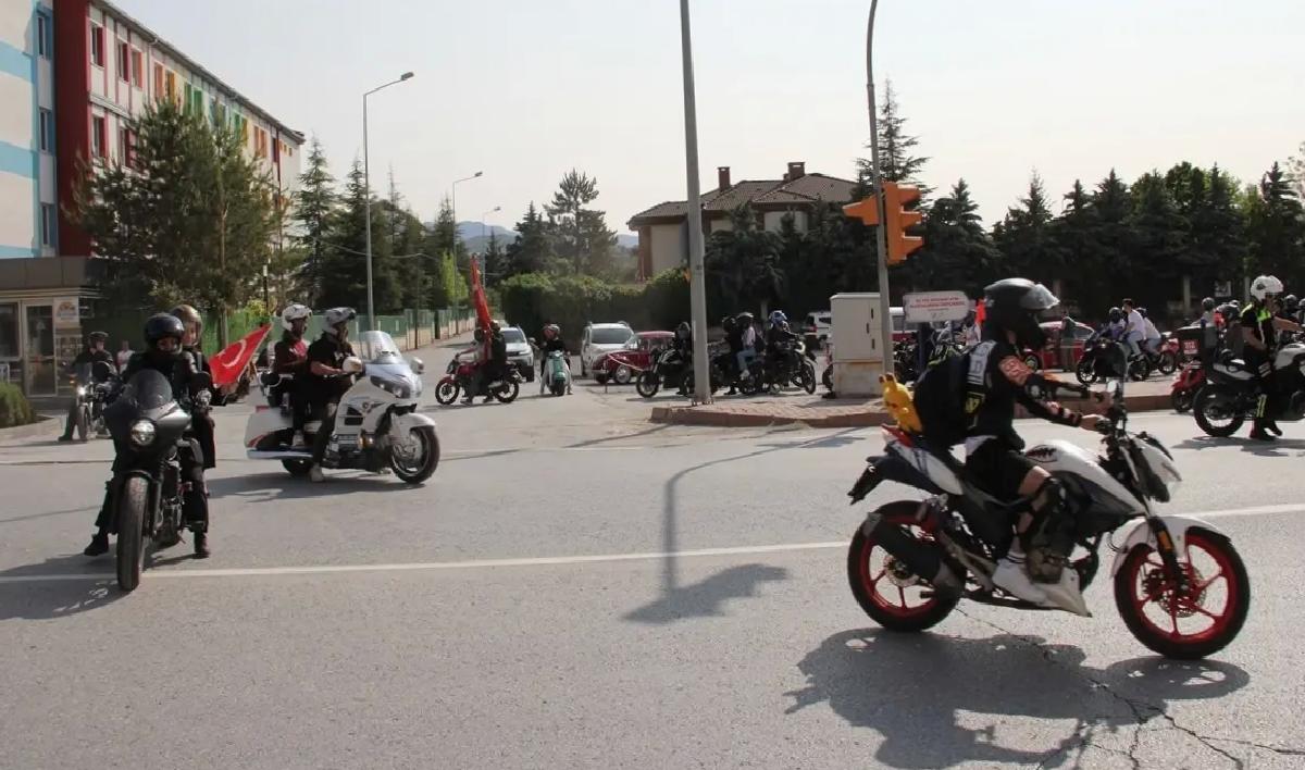 Kayseri’de motosiklet tutkunları 19 Mayıs’ı kent tipiyle kutladı