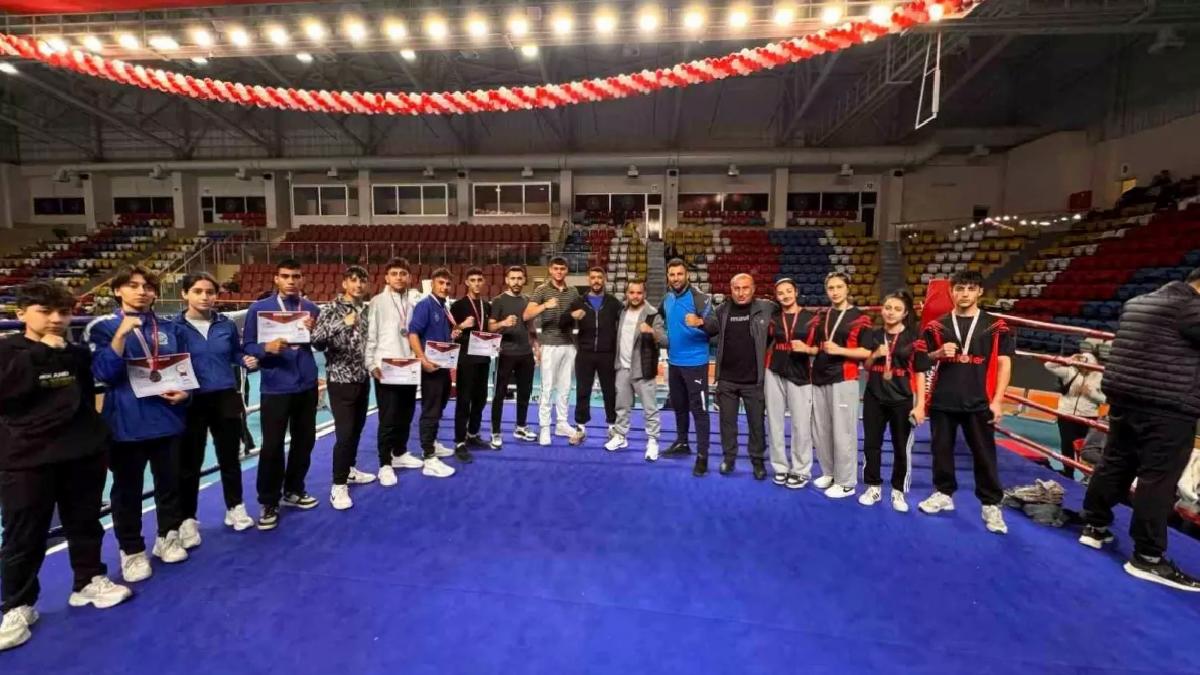 Kayserili Sportmenler Muaythai Şampiyonasında 13 Madalya Kazandı