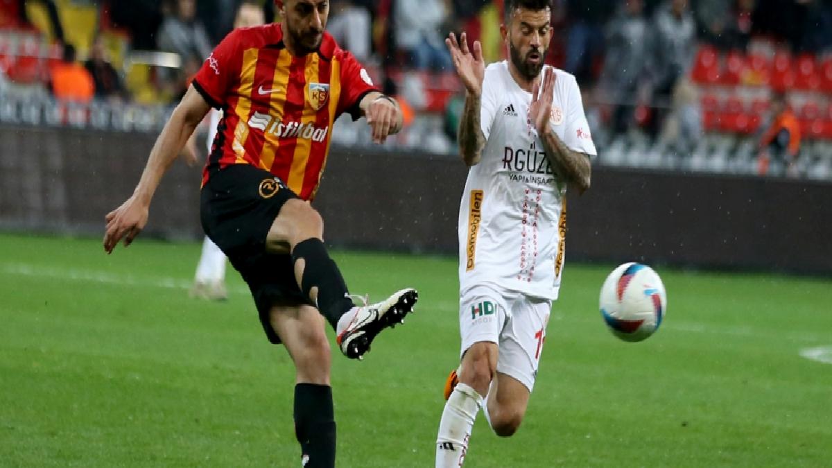 Kayserispor konuk ettiği Antalyaspor’u 3 golle geçti