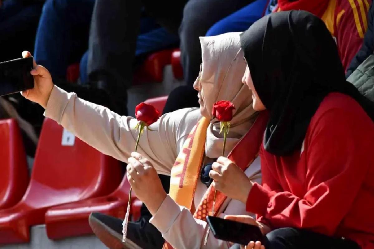 Kayserispor’dan Anneler Günü’ne Özel Dayanak