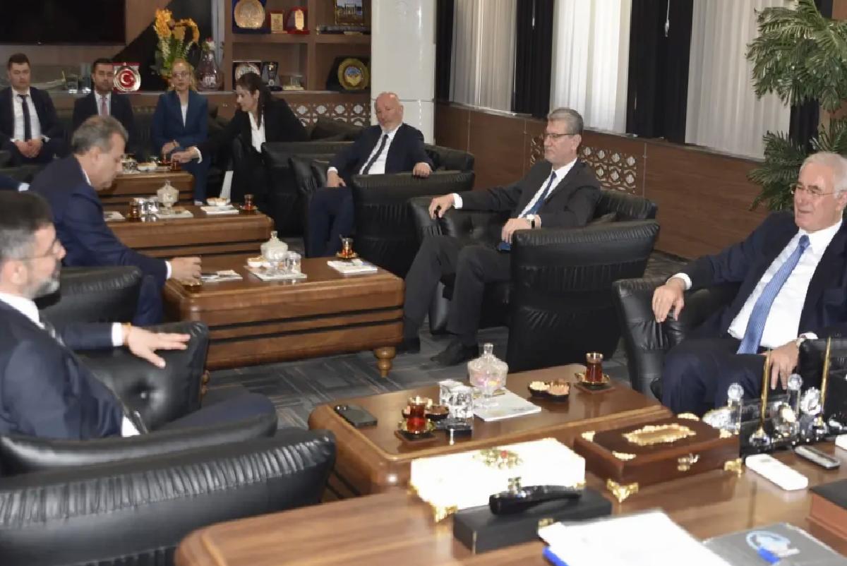 KDK, Halkın Avukatlığını Yapıyor