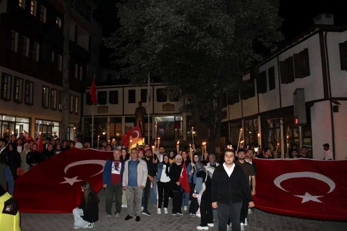 Kemaliye’de Fener Alayı ve Gençlik Yürüyüşü