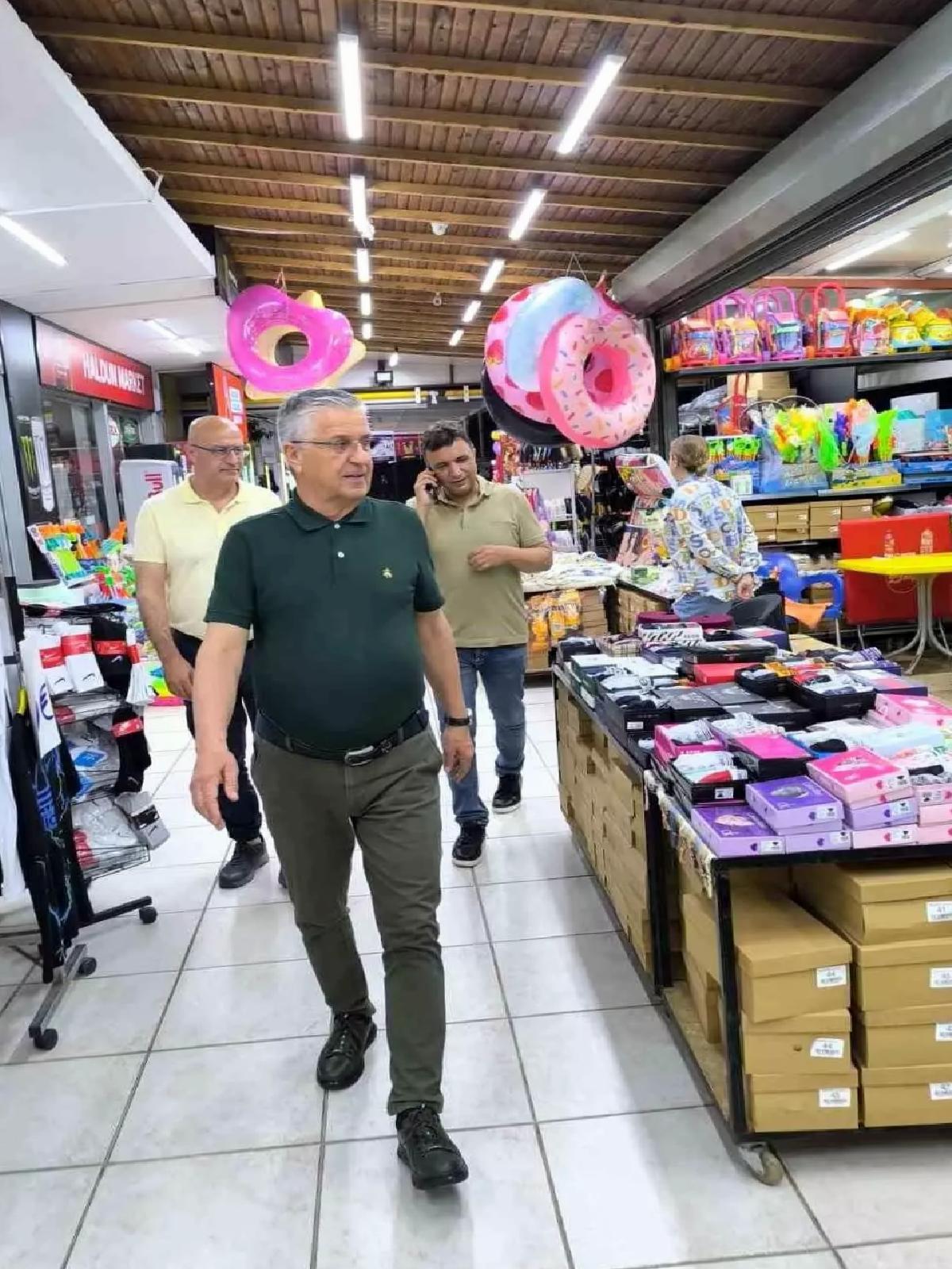Kemer Belediye Başkanı Topaloğlu, Beldibi Esnafını Ziyaret Etti