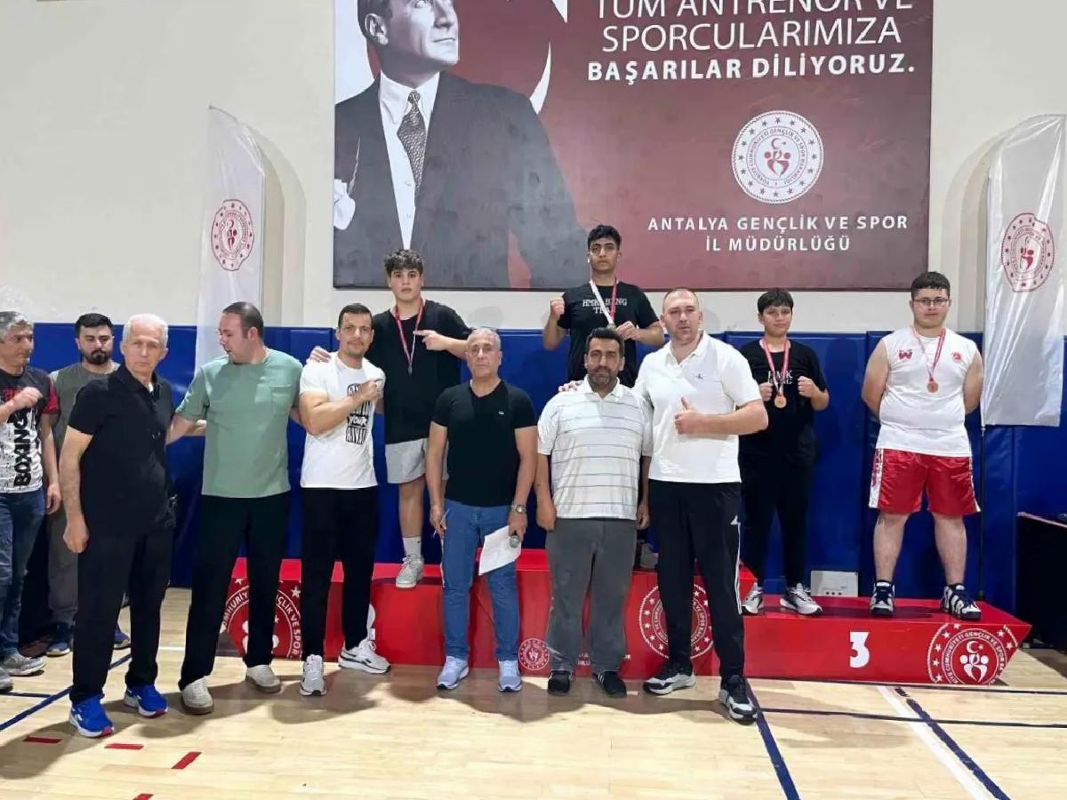Kemer Belediyesi Kick Boks Grubu’ndan Büyük Muvaffakiyet