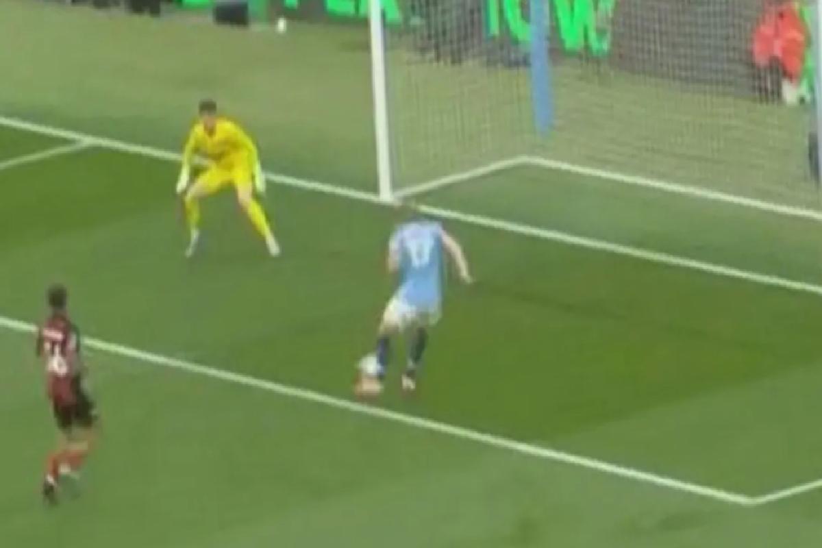 Kevin De Bruyne Etihad’daki son maçında inanılmaz bir gol kaçırdı