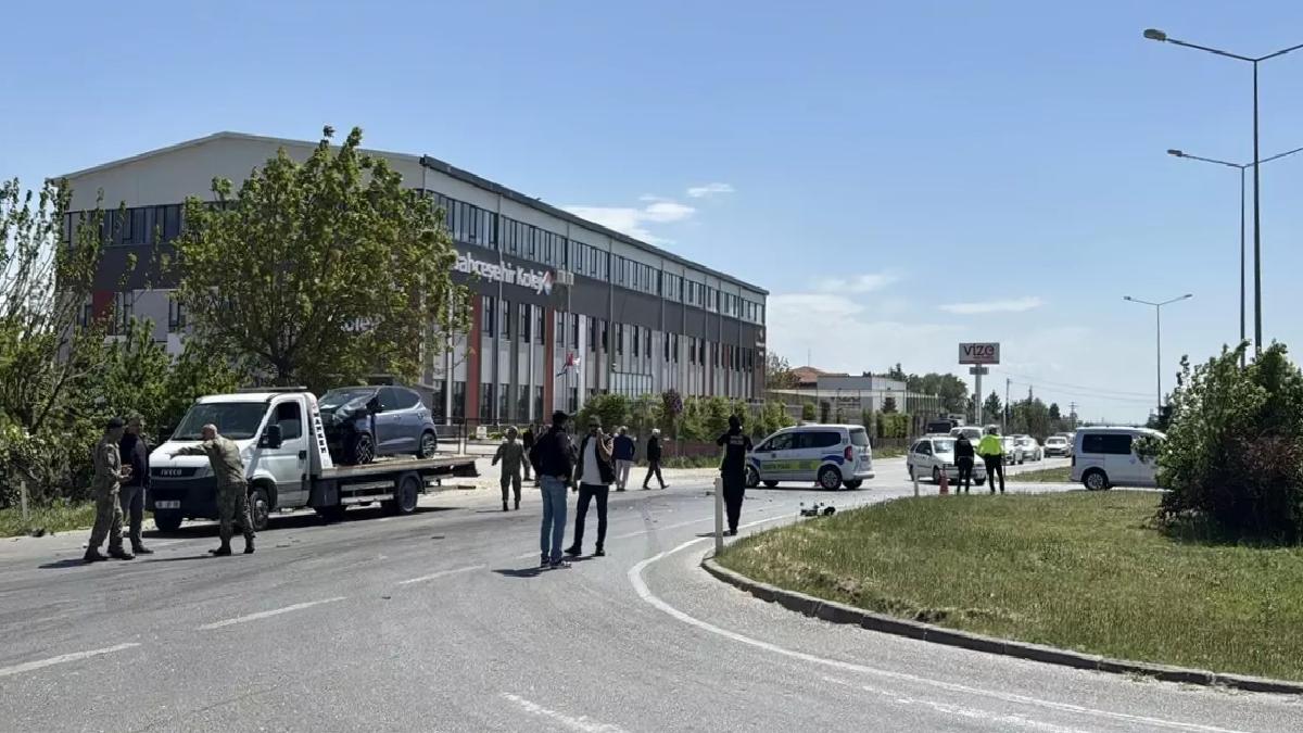 Kırklareli’nde Askeri Araç ile Araba Çarpıştı