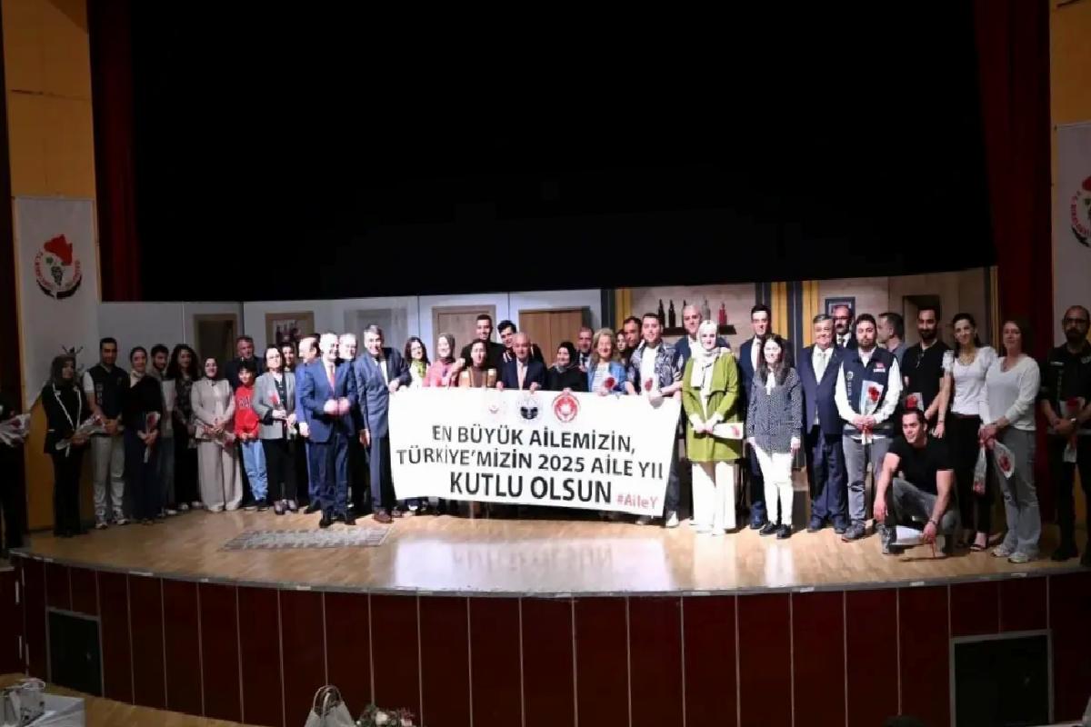 Kırklareli’nde ‘Yarınlara Geç Kalmadan’ Tiyatro Oyunu Sahnelendi