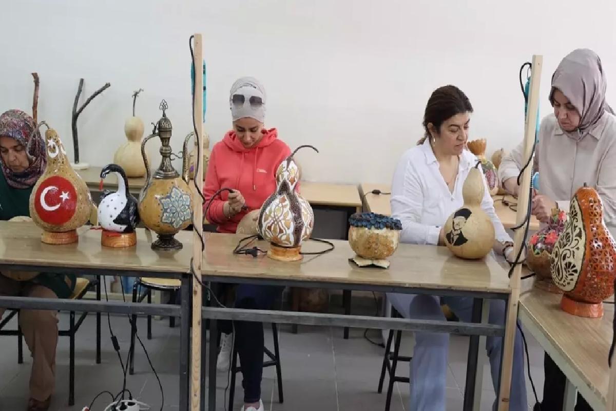 Kırsal Bayanlar Su Kabağından Sanat Yapıtları Yapıyor