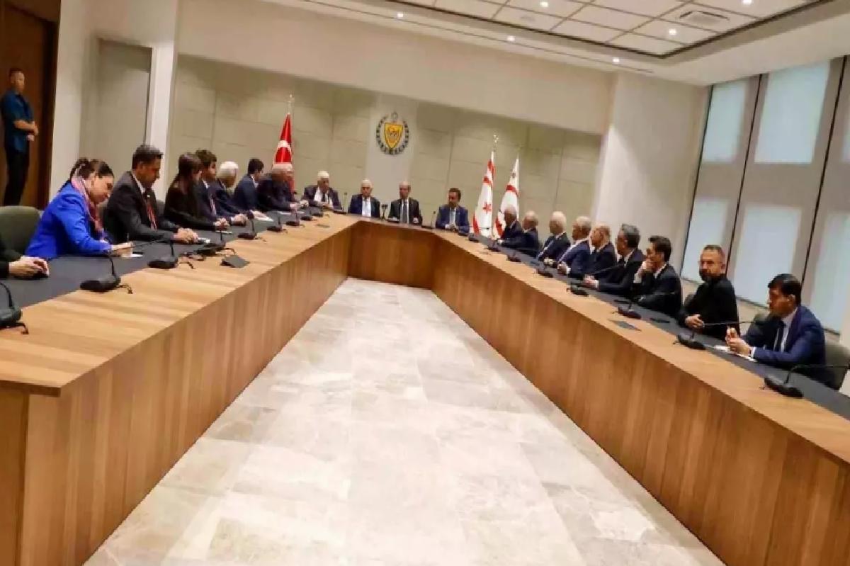 KKTC Cumhurbaşkanı Tatar, TDT Aksakallar Konseyi Başkanı Yıldırım ile görüştü
