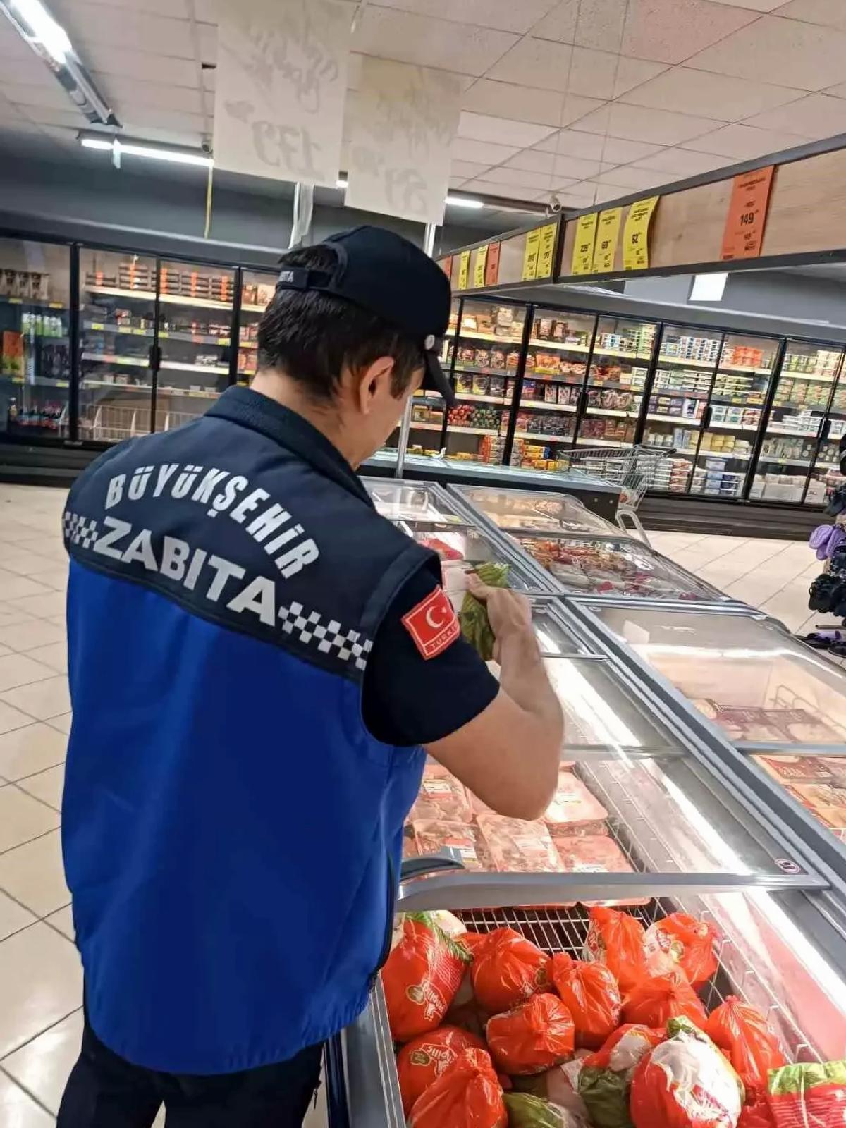 Kocaeli’de Zabıta Takımlarından Market Kontrolleri