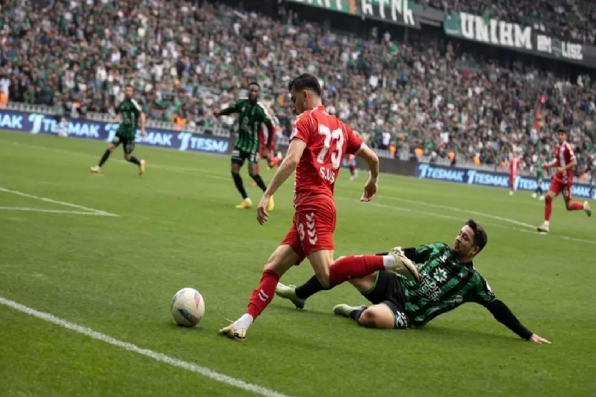 Kocaelispor Liderliğini Sürdürdü