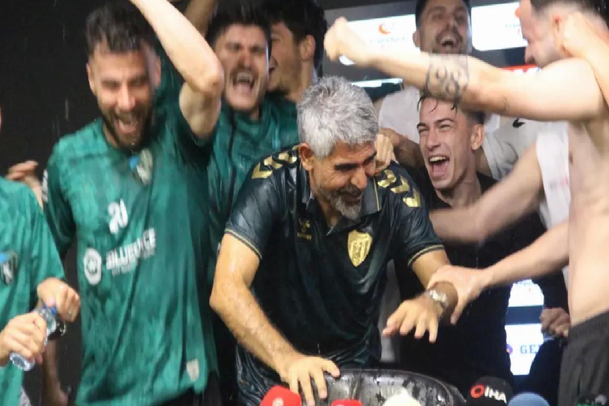 Kocaelispor Şampiyonluğunu Kutladı