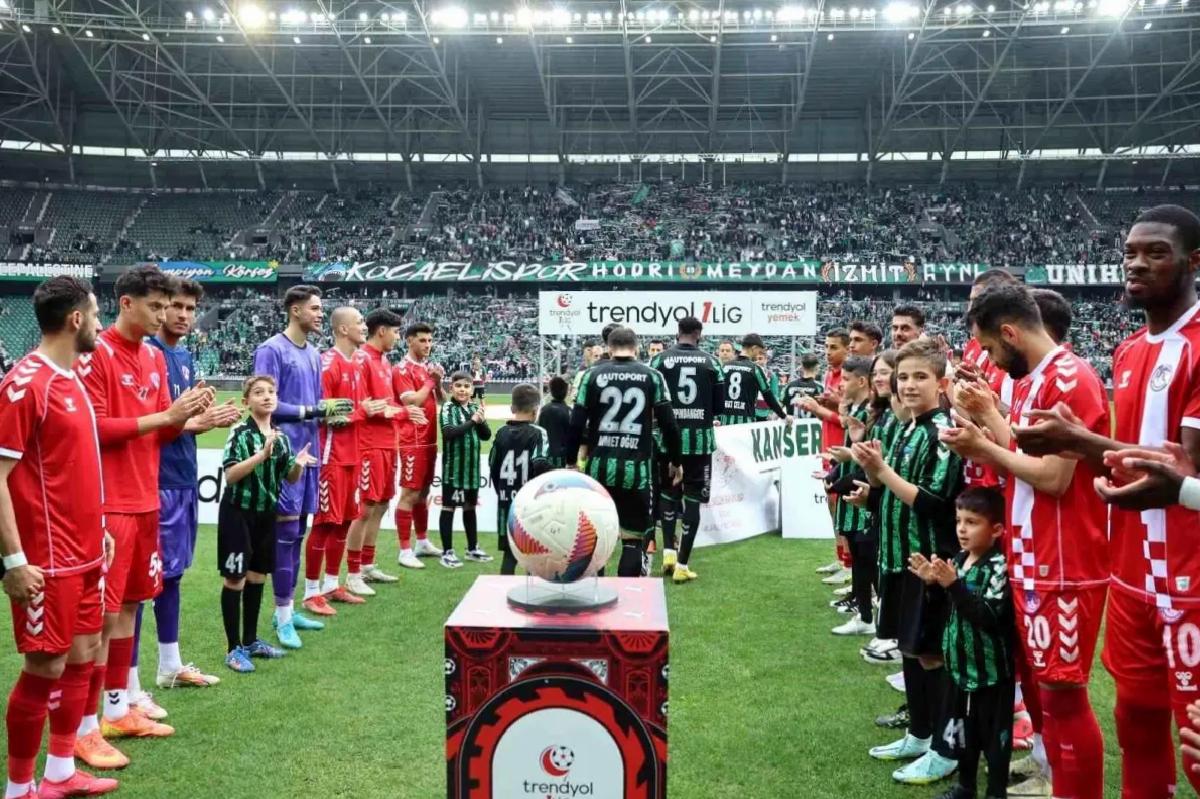 Kocaelispor Şampiyonluk Coşkusuyla Son Maçına Çıktı