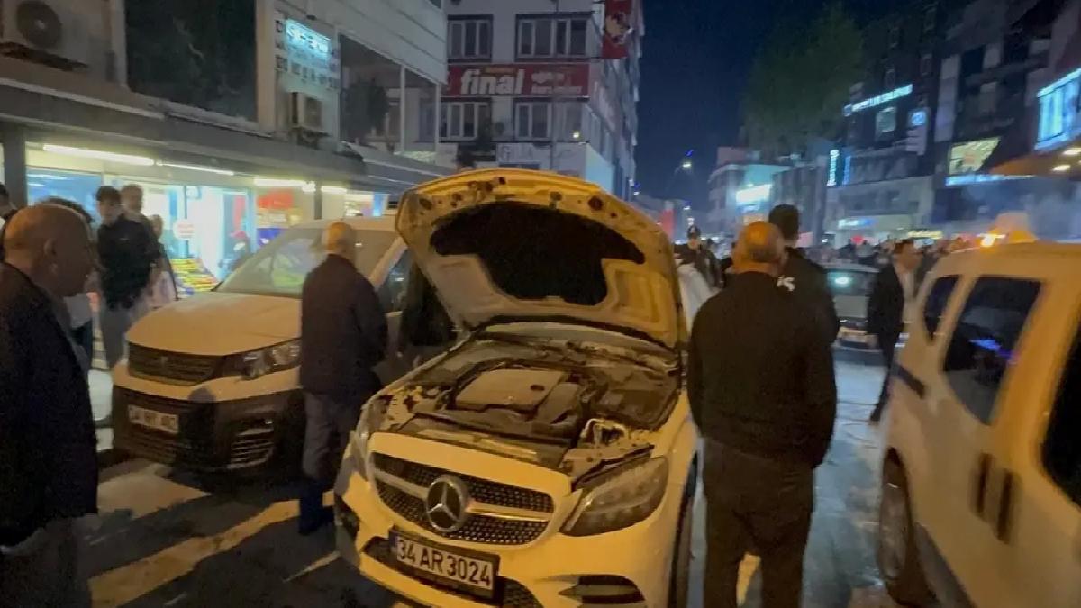 Küçükçekmece’de Havai Fişekle Araç Yangını
