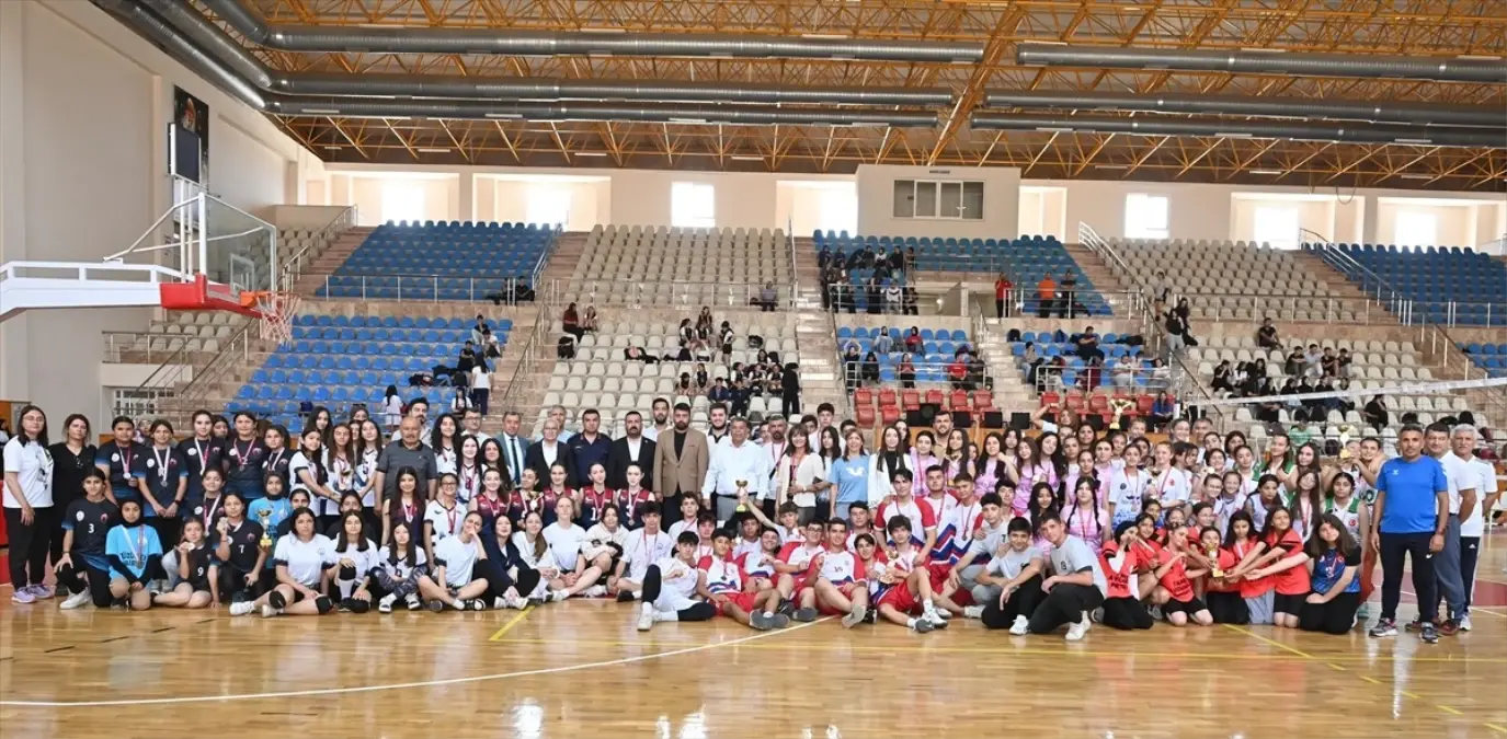 Kumluca’da Voleybol Turnuvası Sonuçlandı