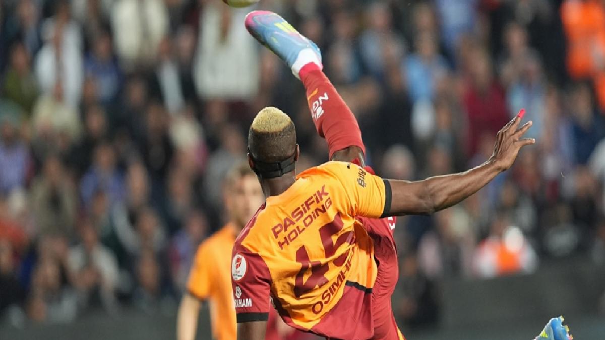Kupa zaferinin oyuncusu Victor Osimhen oldu