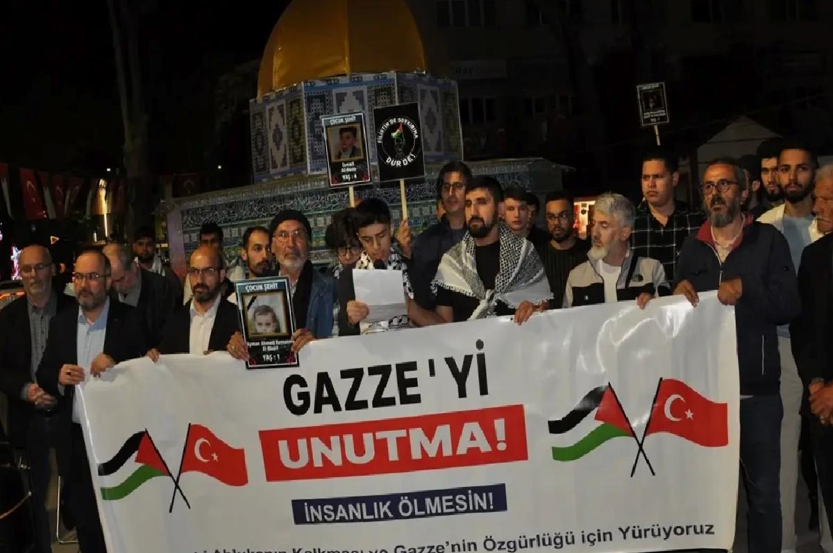 Kütahya’da vatandaşlar Gazze için “sessiz yürüyüş” yaptı