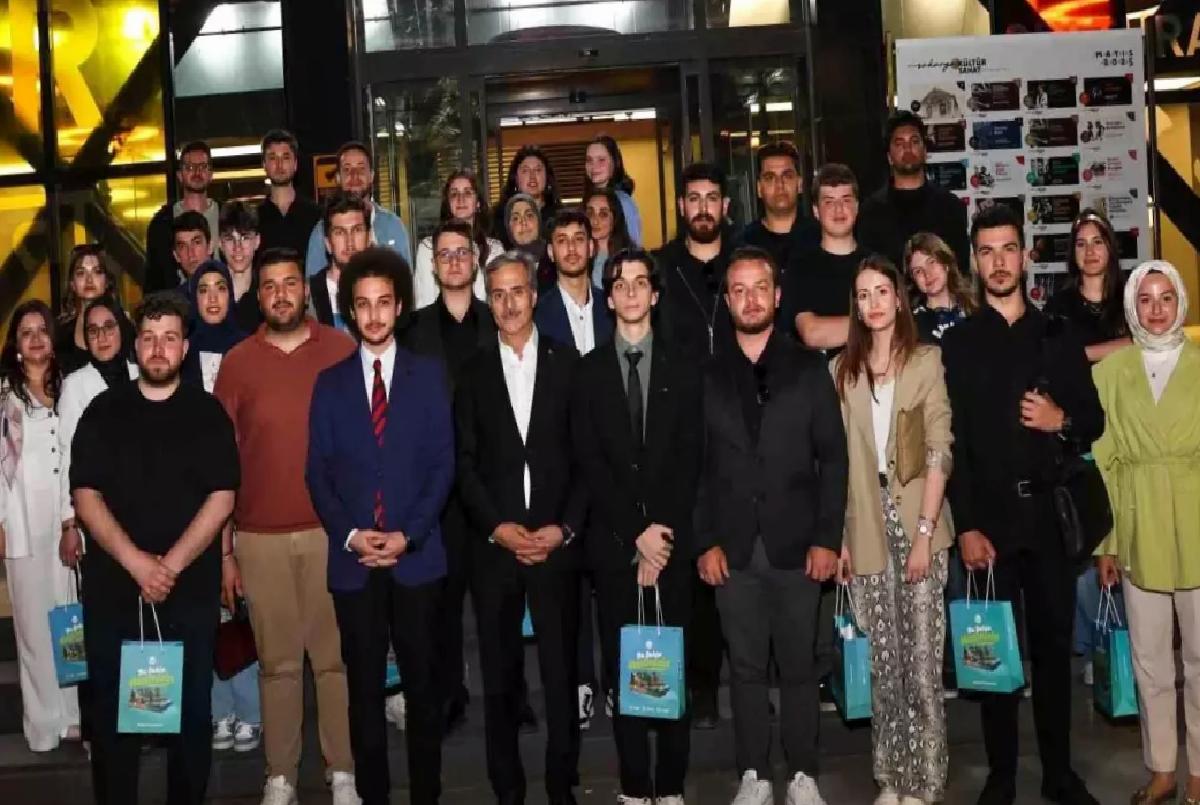 Lider Alemdar, Gençlerle Bir Ortaya Gelerek Gelecek Amaçlarını Paylaştı