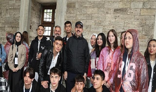 Lider Altay YHT ile Günübirlik İstanbul Seyahatine Katılan Öğrencilere Eşlik Etti