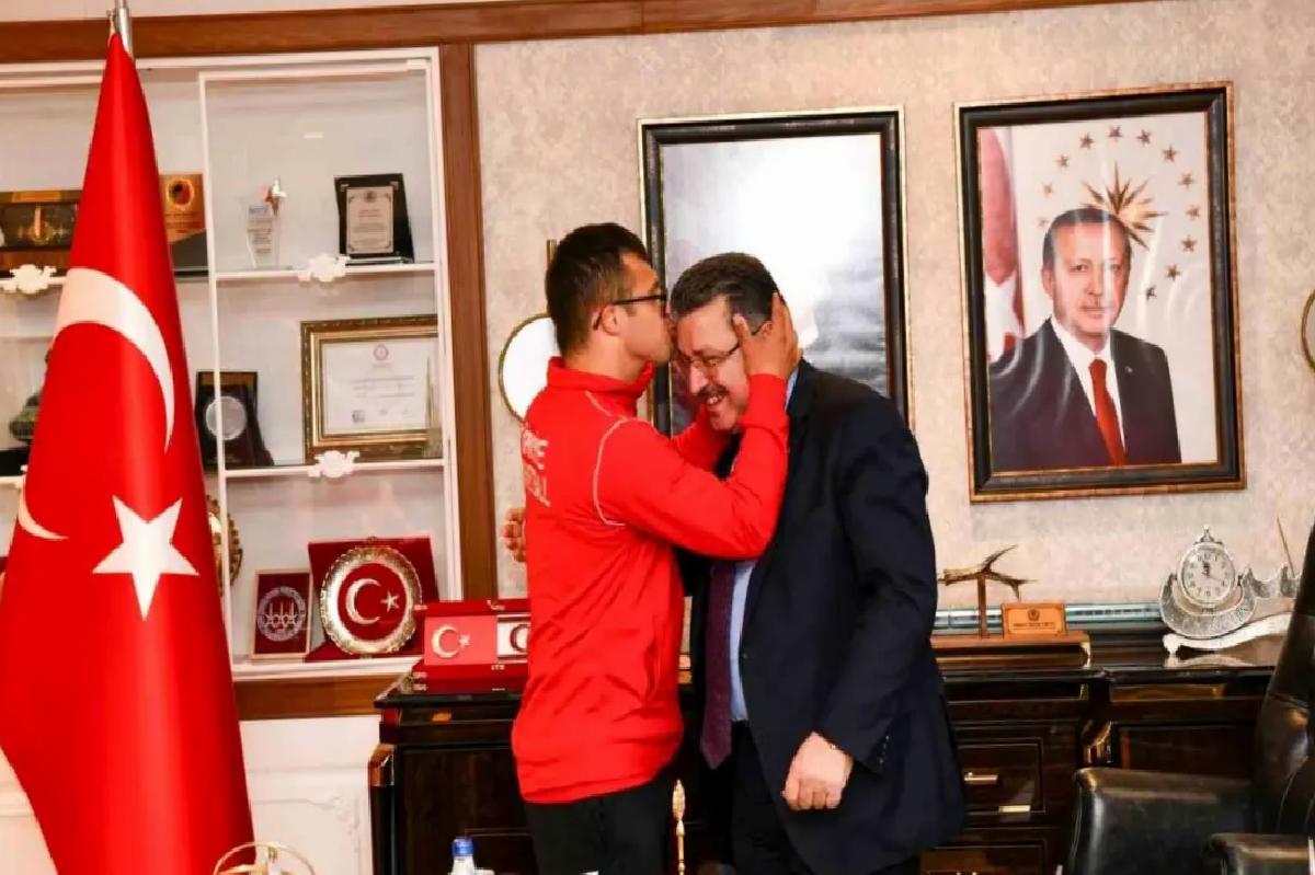 Lider Genç, Down Sendromlu Basketbol Ulusal Grubu’nu Ağırladı