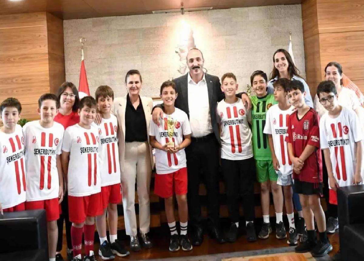 Lider Kotan, 23 Nisan Futbol Turnuvası Şampiyonlarını Makamında Ağırladı