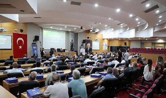 Lider Muhittin Böcek çiftçilerle bir ortaya geldi