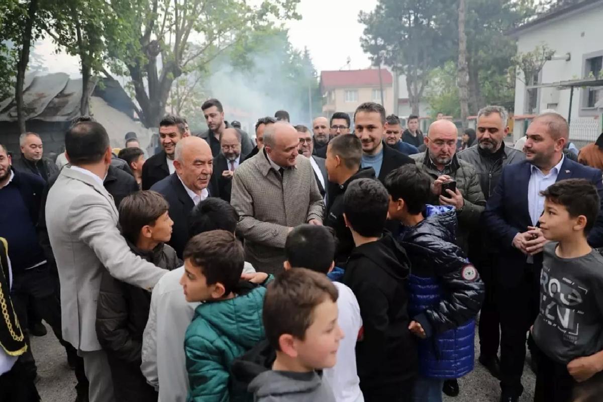Lider Özlü Karaca Mahallesi’nde Vatandaşlarla Buluştu