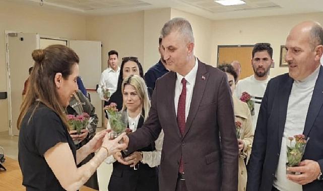Lider Sezer’den Hemşirelere Sürpriz Kutlama