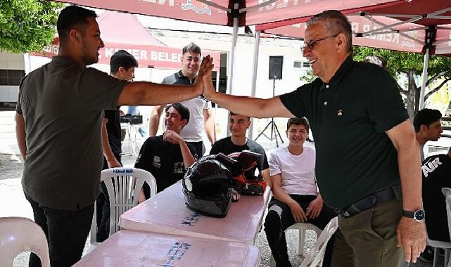 Lider Topaloğlu, liselilerin kermesine katıldı