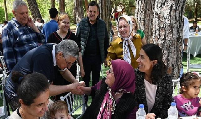 Lider Topaloğlu’ndan belediye çalışanına yemek
