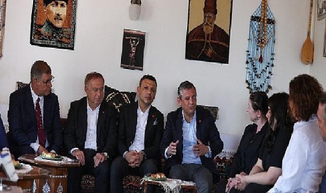 Lider Tugay, İstanbul’da CHP Genel Başkanı Özgür Özel ile bir ortaya geldi