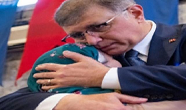 Lider Tugay şehit anneleri ile bir ortaya geldi
