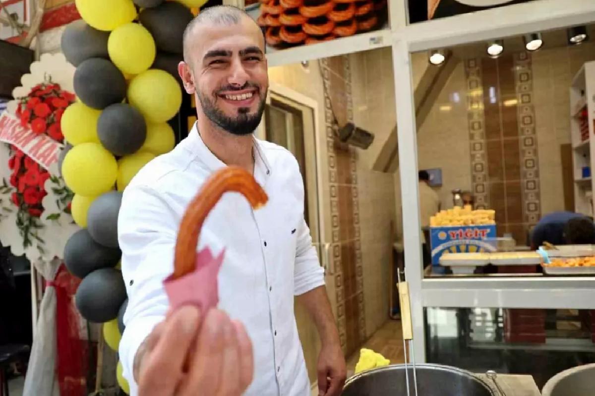 Lokman Ağırman’ın Tatlı Dükkanı Açıldı